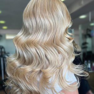 COLOUR SALE DAYS AVANT GARDE SALON IN HARLOW ESSEX